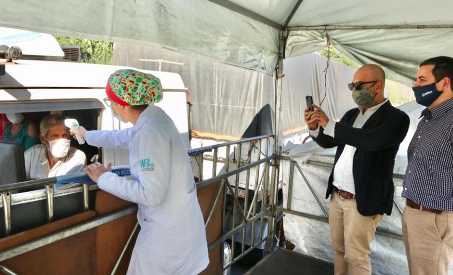 Protocolos aplicados e estrutura montada servirão de referência em divisas, fronteiras e aeroportos do Estado. Representantes da Secretaria Estadual de Saúde visitaram as instalações portuárias nessa sexta-feira (19).