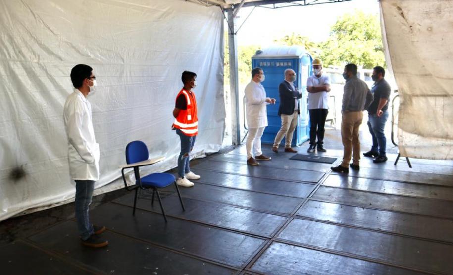 Protocolos aplicados e estrutura montada servirão de referência em divisas, fronteiras e aeroportos do Estado. Representantes da Secretaria Estadual de Saúde visitaram as instalações portuárias nessa sexta-feira (19).