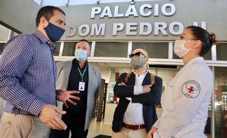 Protocolos aplicados e estrutura montada servirão de referência em divisas, fronteiras e aeroportos do Estado. Representantes da Secretaria Estadual de Saúde visitaram as instalações portuárias nessa sexta-feira (19).