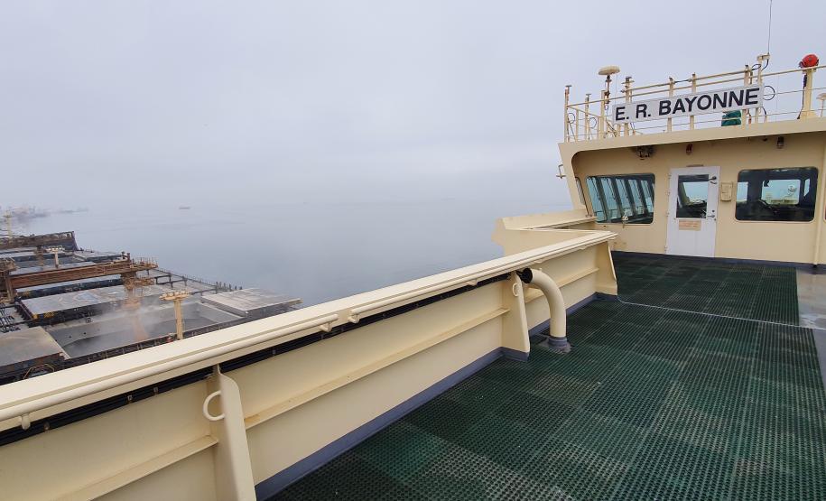 O E.R Bayonne carrega 104,2 mil toneladas de farelo de soja, um novo marco de carregamento em uma embarcação. Eficiência e agilidade do porto permitem embarques cada vez mais volumosos.