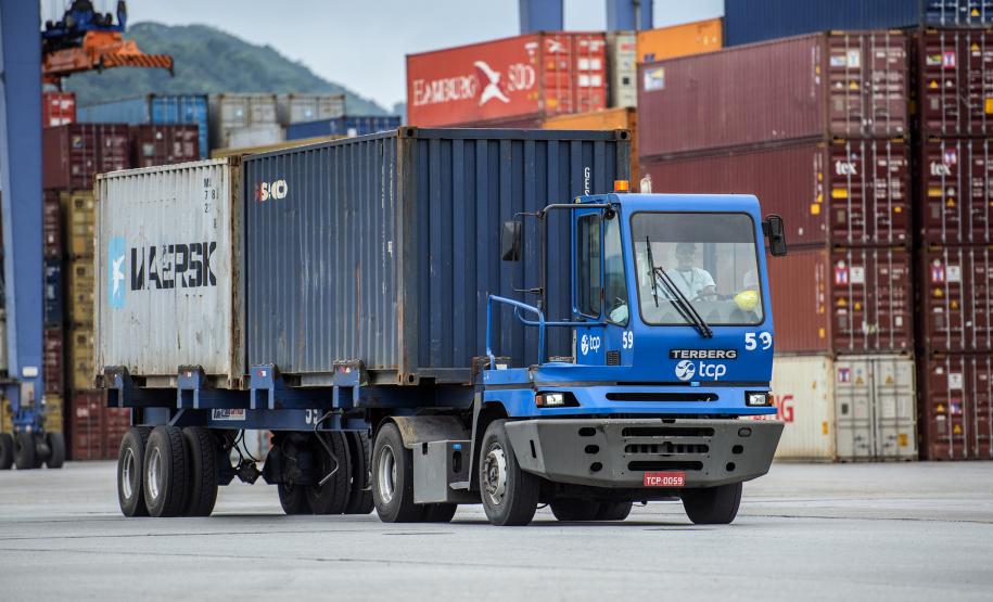 Plano foi apresentado ao governador Carlos Massa Ratinho nesta quarta-feira (22). Projeto é da empresa Terminal de Contêineres de Paranaguá e deve gerar 10 mil empregos no Litoral. Iniciativa contribui para que o Paraná se torne o principal hub logístico da América do Sul.