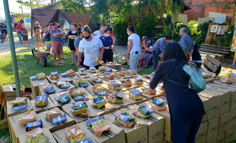 A ação envolveu oito barcos, distribuiu 1.043 cestas básicas e foi coordenada pela Diretoria Empresarial da Portos do Paraná. Foram beneficiados moradores da Ilha do Mel - Brasília, Encantadas e Ponta Oeste, Superagüi, São Miguel, Piaçaguera, Maciel, Eufrasina, Ponta do Ubá, Amparo, Europinha, Teixeira e Ilha das Peças.