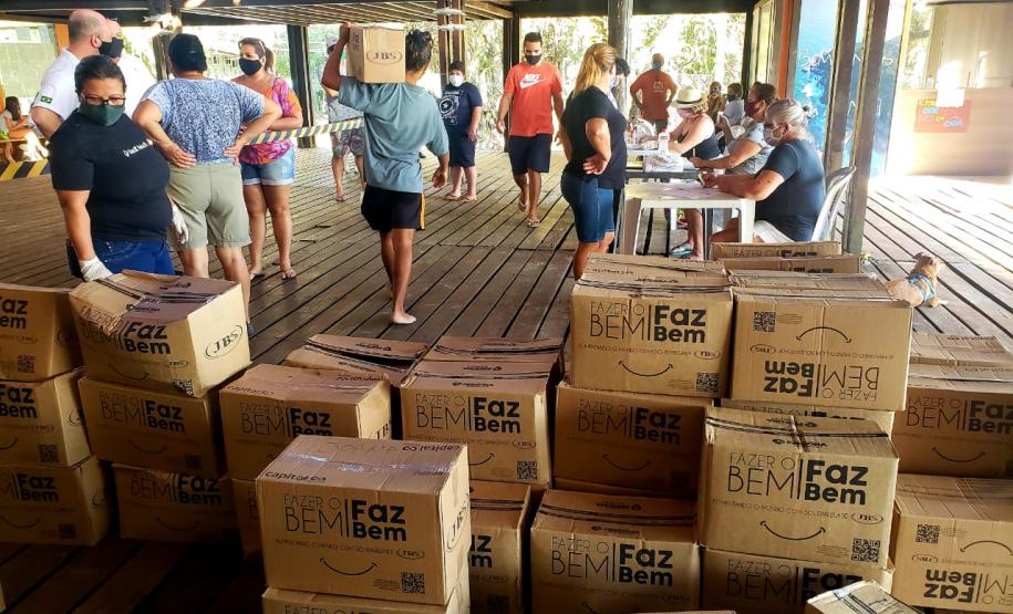 A ação envolveu oito barcos, distribuiu 1.043 cestas básicas e foi coordenada pela Diretoria Empresarial da Portos do Paraná. Foram beneficiados moradores da Ilha do Mel - Brasília, Encantadas e Ponta Oeste, Superagüi, São Miguel, Piaçaguera, Maciel, Eufrasina, Ponta do Ubá, Amparo, Europinha, Teixeira e Ilha das Peças.