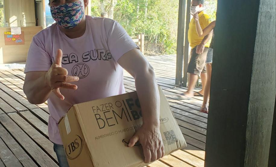 A ação envolveu oito barcos, distribuiu 1.043 cestas básicas e foi coordenada pela Diretoria Empresarial da Portos do Paraná. Foram beneficiados moradores da Ilha do Mel - Brasília, Encantadas e Ponta Oeste, Superagüi, São Miguel, Piaçaguera, Maciel, Eufrasina, Ponta do Ubá, Amparo, Europinha, Teixeira e Ilha das Peças.