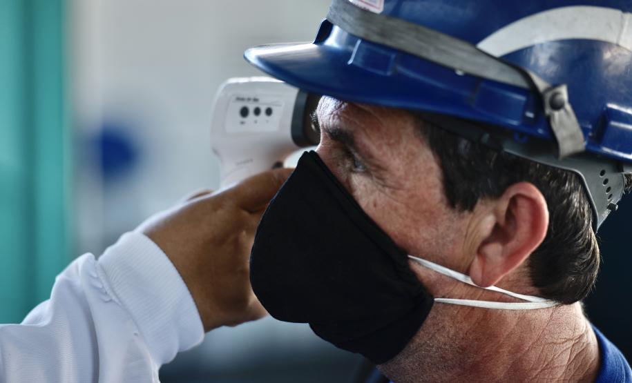 Nesta quarta-feira (29), Paranaguá completa 372 anos. A Portos do Paraná parabeniza a cidade e reforça solidariedade neste momento em que as comemorações não podem ser realizadas em decorrência da Covid-19. A empresa pública assegura, nesta data, que todo o trabalho de prevenção à doença segue firme junto aos trabalhadores que atuam na atividade portuária.