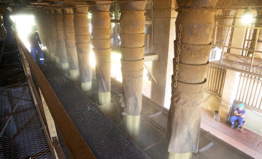 Os resultados do primeiro semestre foram apresentados pelos diretores da Rumo durante uma videoconferência com o chefe da Casa Civil, Guto Silva, e o secretário de Infraestrutura e Logística, Sandro Alex.