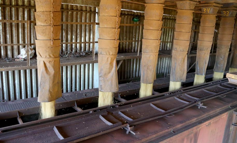 Os resultados do primeiro semestre foram apresentados pelos diretores da Rumo durante uma videoconferência com o chefe da Casa Civil, Guto Silva, e o secretário de Infraestrutura e Logística, Sandro Alex.