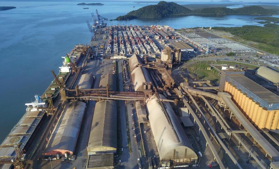 A área PAR12 fica no lado leste do cais, na retaguarda do Terminal de Contêineres de Paranaguá (TCP). Destinado para movimentação de veículos, o projeto prevê área de 74 mil metros quadrados e arrendamento no modelo greenfield, ou seja, sem estrutura física.
