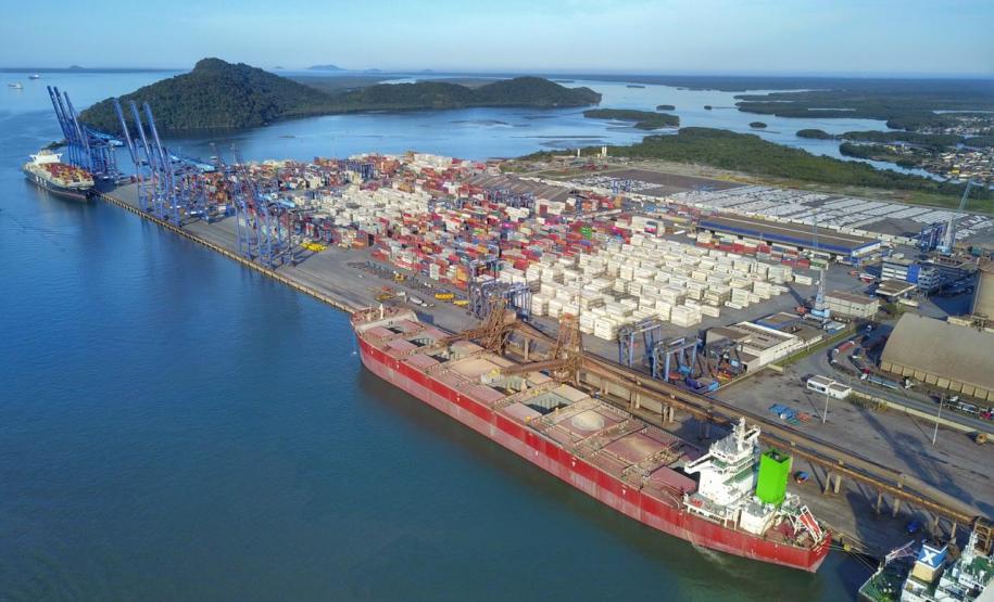 A área PAR12 fica no lado leste do cais, na retaguarda do Terminal de Contêineres de Paranaguá (TCP). Destinado para movimentação de veículos, o projeto prevê área de 74 mil metros quadrados e arrendamento no modelo greenfield, ou seja, sem estrutura física.