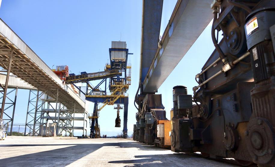 Obra foi inaugurada pelo governador Ratinho Junior. Investimentos da Portos do Paraná somam R$ 201,7 milhões. Também foi assinada a contratação das obras de derrocagem, para aumentar a profundidade do calado, e a autorização para investimentos que irão para ampliar a exportação de açúcar.