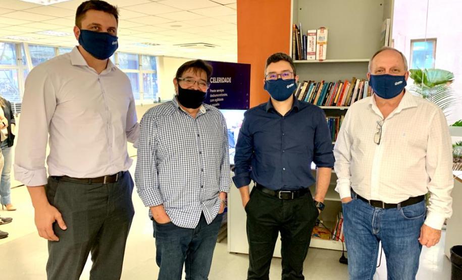 Ex-diretor administrativo financeiro recebeu homenagem dos amigos da portos do Paraná.