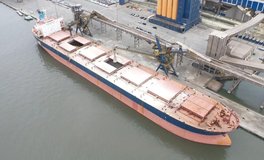 Obra foi inaugurada pelo governador Ratinho Junior. Investimentos da Portos do Paraná somam R$ 201,7 milhões. Também foi assinada a contratação das obras de derrocagem, para aumentar a profundidade do calado, e a autorização para investimentos que irão para ampliar a exportação de açúcar.