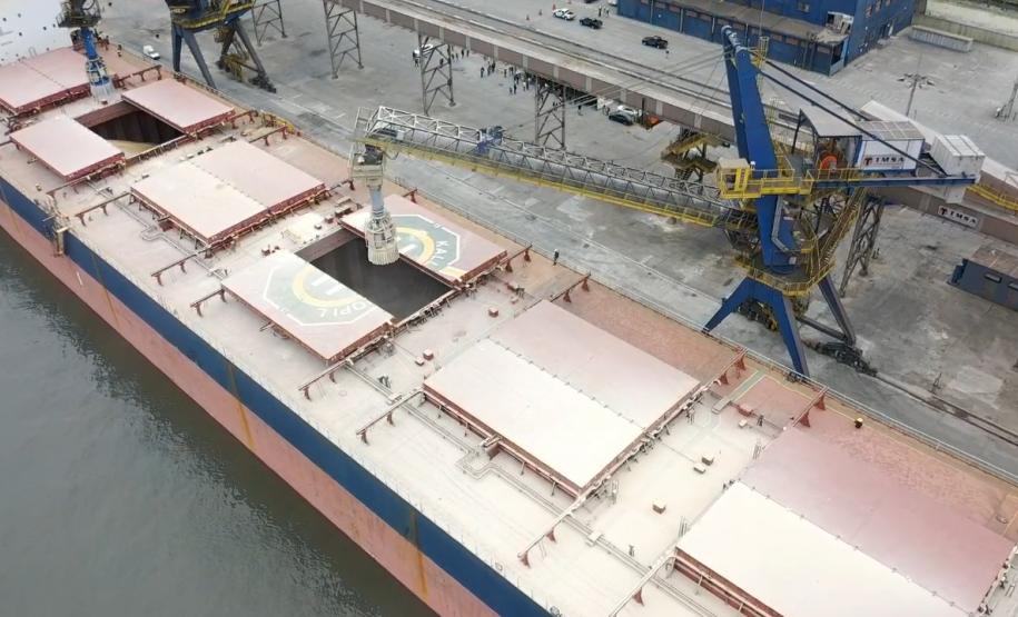 Obra foi inaugurada pelo governador Ratinho Junior. Investimentos da Portos do Paraná somam R$ 201,7 milhões. Também foi assinada a contratação das obras de derrocagem, para aumentar a profundidade do calado, e a autorização para investimentos que irão para ampliar a exportação de açúcar.