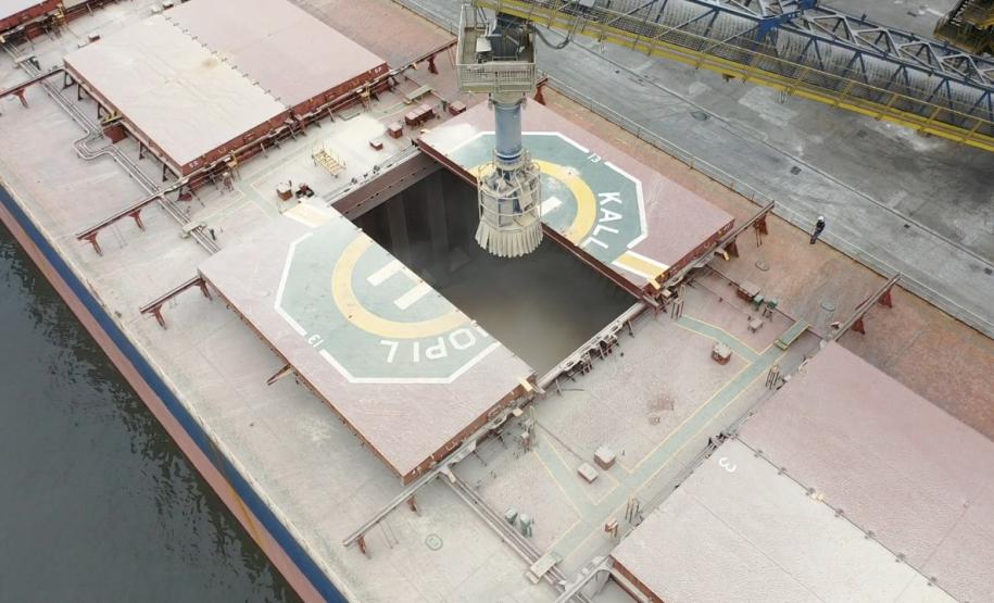 Obra foi inaugurada pelo governador Ratinho Junior. Investimentos da Portos do Paraná somam R$ 201,7 milhões. Também foi assinada a contratação das obras de derrocagem, para aumentar a profundidade do calado, e a autorização para investimentos que irão para ampliar a exportação de açúcar.