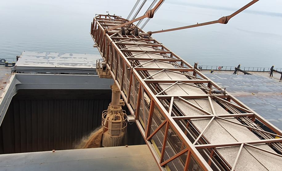 Quantidade embarcada pelo Corredor de Exportação do Porto de Paranaguá nos últimos oito meses já supera em 5,1%, o total exportado nos doze meses do ano passado. De janeiro a agosto de 2020, foram quase 11,15 milhões de toneladas exportadas do grão.