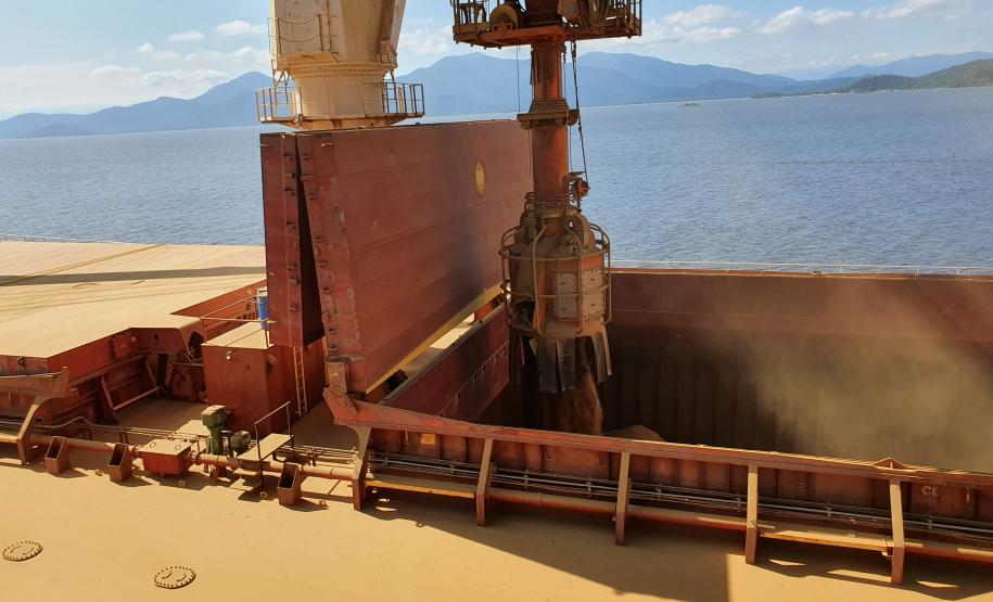 Quantidade embarcada pelo Corredor de Exportação do Porto de Paranaguá nos últimos oito meses já supera em 5,1%, o total exportado nos doze meses do ano passado. De janeiro a agosto de 2020, foram quase 11,15 milhões de toneladas exportadas do grão.