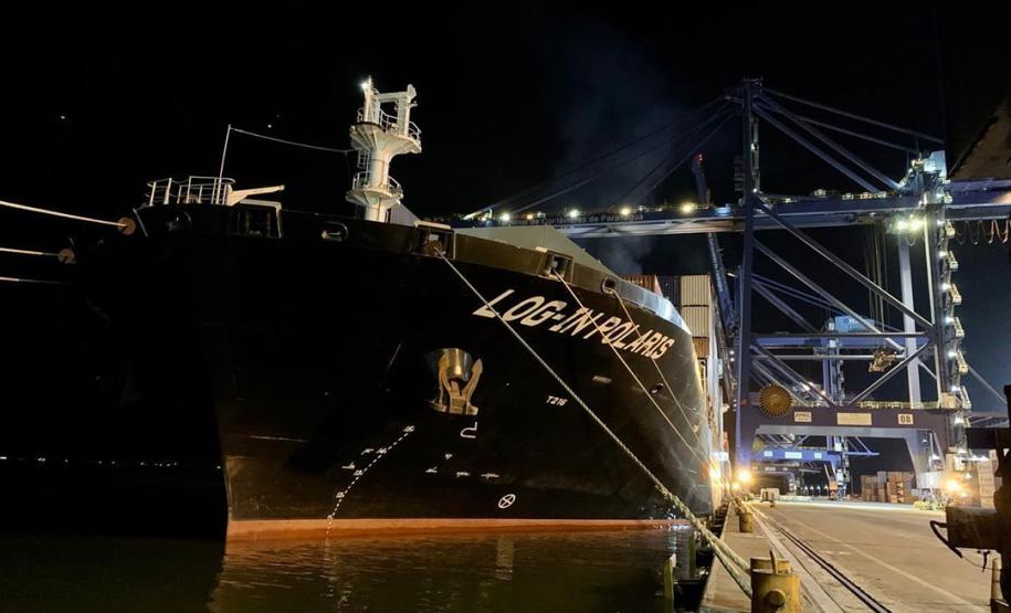 A navegação de cabotagem, feita entre portos de um mesmo país, é importante para a economia nacional. Por isso, nos portos do Paraná, as taxas cobradas para esta modalidade são até 50% menores. Neste ano, cerca de 1,18 milhão de toneladas de cargas foram movimentadas pelo Porto de Paranaguá, com destino à outros estados brasileiros.