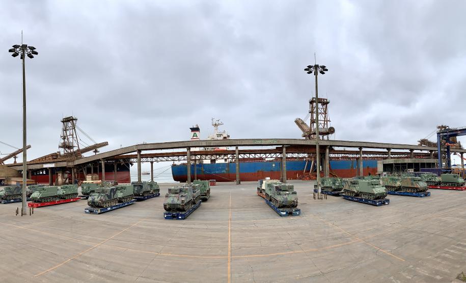 Trinta veículos foram doados pelos Estados Unidos ao Exército Brasileiro. Os tanques que vieram de Galveston, Texas, serão restaurados e modernizados para operações militares no País.