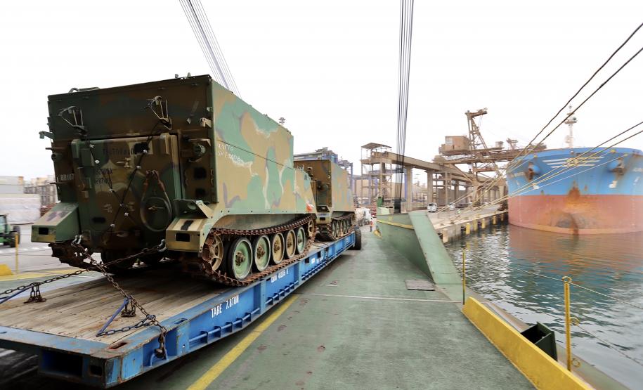 Trinta veículos foram doados pelos Estados Unidos ao Exército Brasileiro. Os tanques que vieram de Galveston, Texas, serão restaurados e modernizados para operações militares no País.