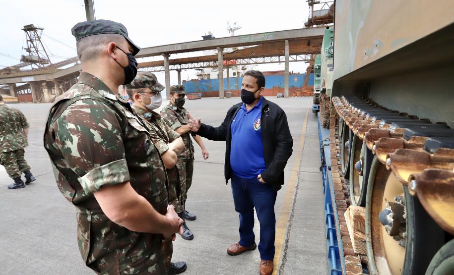 Trinta veículos foram doados pelos Estados Unidos ao Exército Brasileiro. Os tanques que vieram de Galveston, Texas, serão restaurados e modernizados para operações militares no País.
