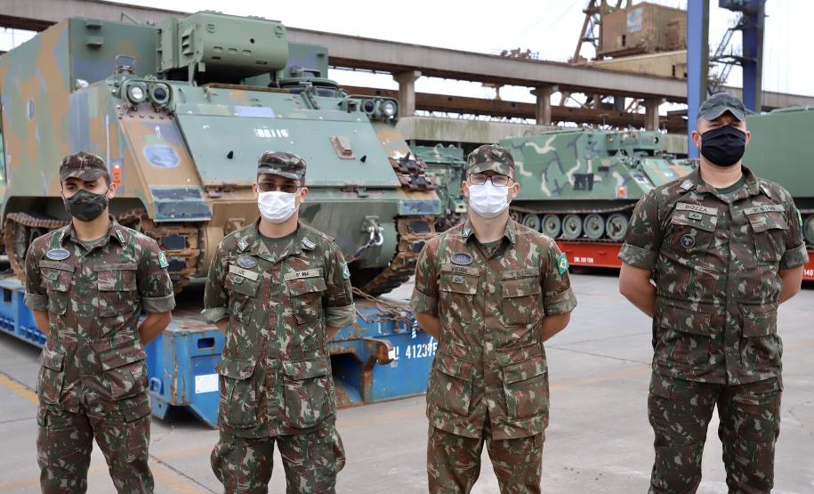 Trinta veículos foram doados pelos Estados Unidos ao Exército Brasileiro. Os tanques que vieram de Galveston, Texas, serão restaurados e modernizados para operações militares no País.