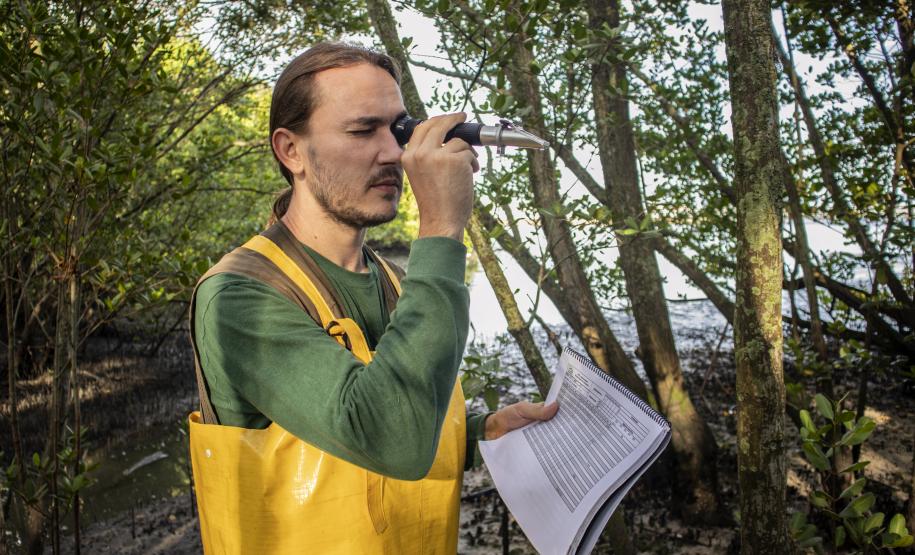 Profissionais atuam nos programas na área de Meio Ambiente, nos portos de Paranaguá e Antonina. A empresa pública mantém 20 iniciativas de monitoramento e conservação e é reconhecida internacionalmente pelas ações de cuidado com a sustentabilidade.