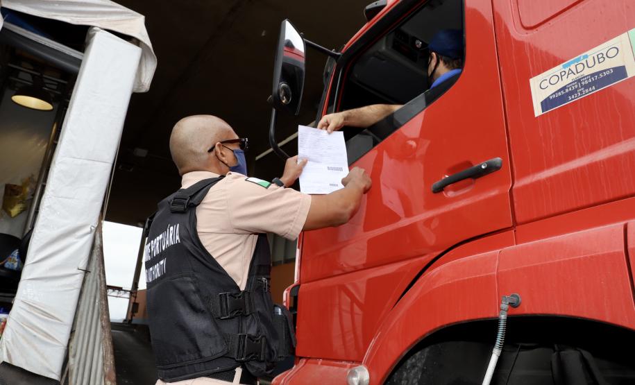A Guarda Portuária dos Portos de Paranaguá e Antonina completa 33 anos nesta quinta-feira (24). Com um efetivo de 96 funcionários (incluindo técnicos e agentes da Unidade Administrativa de Segurança Portuária - UASP), a corporação paranaense é referência nacional e é responsável pelo policiamento ostensivo das áreas primárias e secundárias, fiscalização de cargas e controle dos acessos.