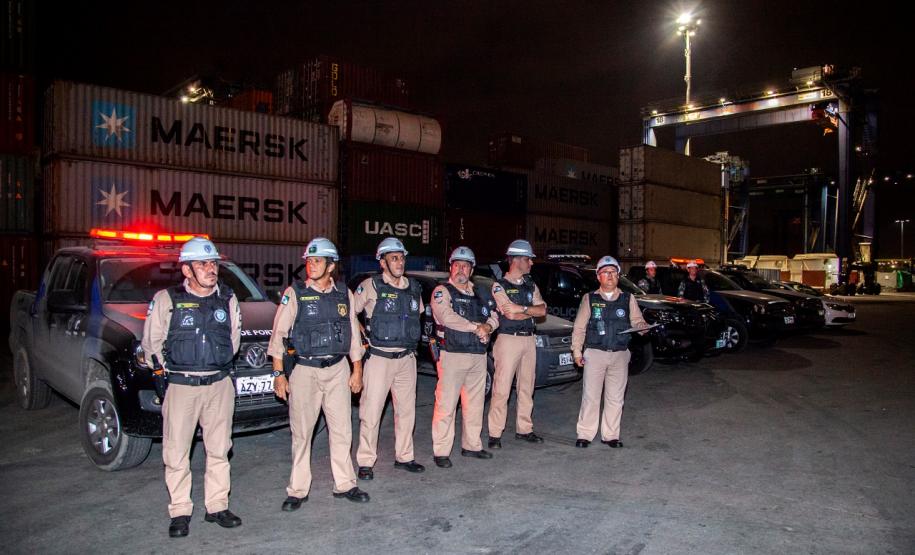 A Guarda Portuária dos Portos de Paranaguá e Antonina completa 33 anos nesta quinta-feira (24). Com um efetivo de 96 funcionários (incluindo técnicos e agentes da Unidade Administrativa de Segurança Portuária - UASP), a corporação paranaense é referência nacional e é responsável pelo policiamento ostensivo das áreas primárias e secundárias, fiscalização de cargas e controle dos acessos.