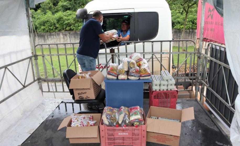 De janeiro a agosto, cerca de 350 mil caminhões passaram pelo porto paranaense. Os caminhoneiros, que não pararam durante a pandemia de Covid-19, são responsáveis por 84% das movimentações de produtos que chegam ou saem do Paraná via portos