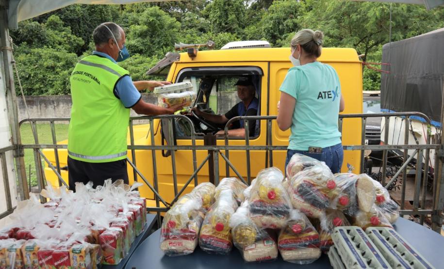 De janeiro a agosto, cerca de 350 mil caminhões passaram pelo porto paranaense. Os caminhoneiros, que não pararam durante a pandemia de Covid-19, são responsáveis por 84% das movimentações de produtos que chegam ou saem do Paraná via portos
