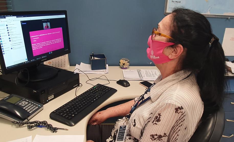 Funcionárias da Portos do Paraná participaram nesta quinta-feira (29) de uma palestra sobre o câncer de mama. O encontro online reuniu colaboradoras e estagiárias da empresa pública para conversar sobre o tema com a diretora-geral do Instituto Peito Aberto, Fabiana Parro.