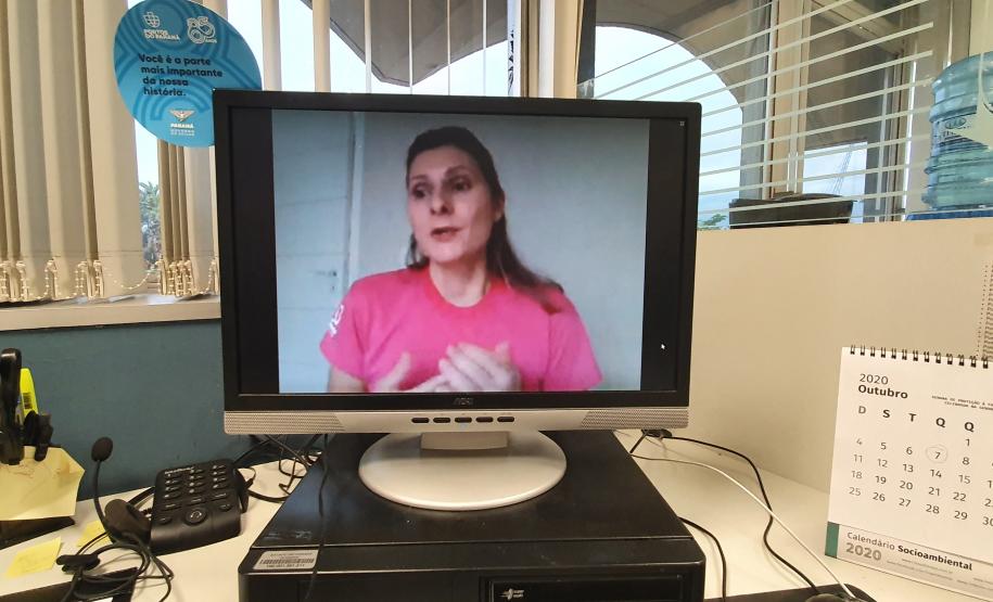 Funcionárias da Portos do Paraná participaram nesta quinta-feira (29) de uma palestra sobre o câncer de mama. O encontro online reuniu colaboradoras e estagiárias da empresa pública para conversar sobre o tema com a diretora-geral do Instituto Peito Aberto, Fabiana Parro.