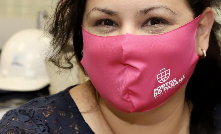 Para lembrar da importância de cuidar-se, como parte do empodeiramento delas, esta semana, a empresa pública distribuiu às quase 80 mulheres do quadro, máscaras cor de rosa, com um convite para a palestra, que encerra a ação na próxima quinta-feira, dia 29.