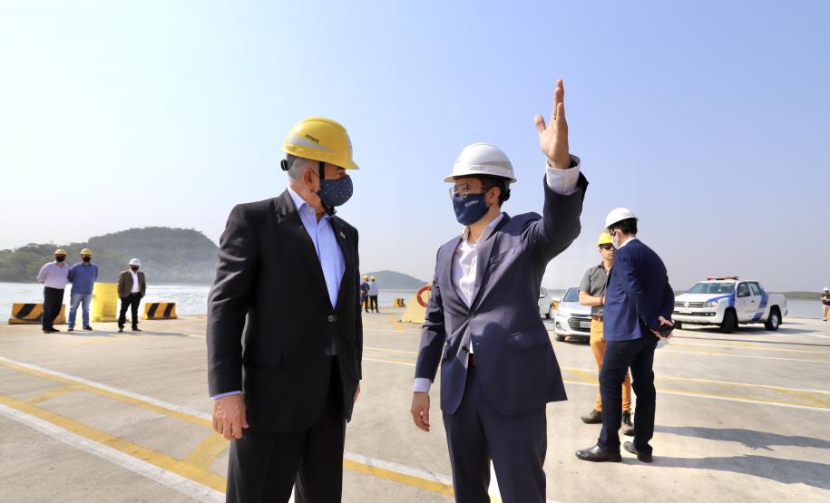 Comitiva boliviana esteve nesta sexta-feira (02) no Porto de Paranaguá para conhecer um possível depósito franco, que será doado pelo Governo Federal ao país vizinho.