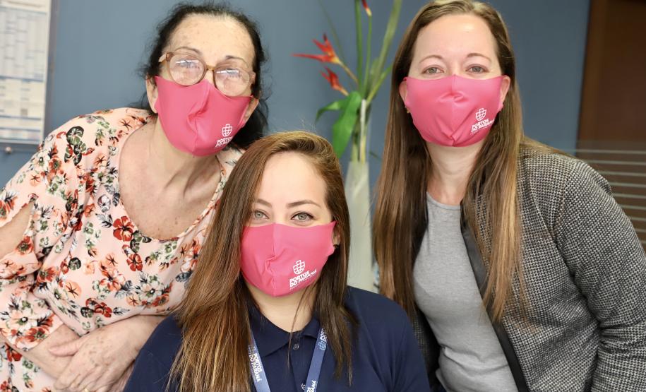 Para lembrar da importância de cuidar-se, como parte do empodeiramento delas, esta semana, a empresa pública distribuiu às quase 80 mulheres do quadro, máscaras cor de rosa, com um convite para a palestra, que encerra a ação na próxima quinta-feira, dia 29.