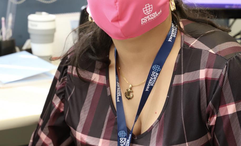 Para lembrar da importância de cuidar-se, como parte do empodeiramento delas, esta semana, a empresa pública distribuiu às quase 80 mulheres do quadro, máscaras cor de rosa, com um convite para a palestra, que encerra a ação na próxima quinta-feira, dia 29.