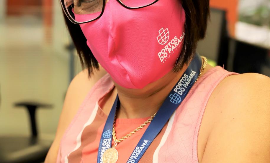 Para lembrar da importância de cuidar-se, como parte do empodeiramento delas, esta semana, a empresa pública distribuiu às quase 80 mulheres do quadro, máscaras cor de rosa, com um convite para a palestra, que encerra a ação na próxima quinta-feira, dia 29.