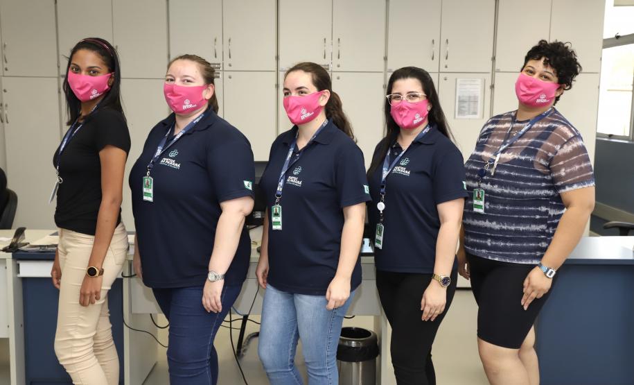 Para lembrar da importância de cuidar-se, como parte do empodeiramento delas, esta semana, a empresa pública distribuiu às quase 80 mulheres do quadro, máscaras cor de rosa, com um convite para a palestra, que encerra a ação na próxima quinta-feira, dia 29.
