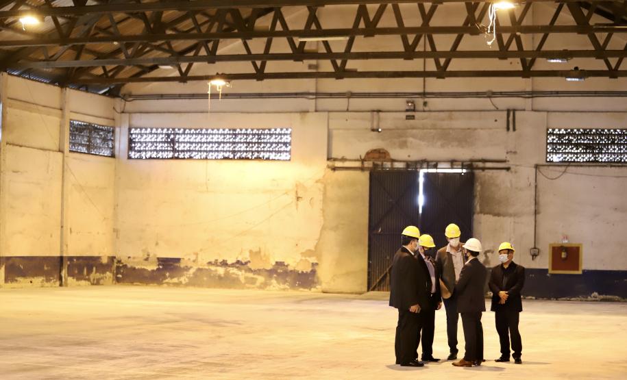 Comitiva boliviana esteve nesta sexta-feira (02) no Porto de Paranaguá para conhecer um possível depósito franco, que será doado pelo Governo Federal ao país vizinho.