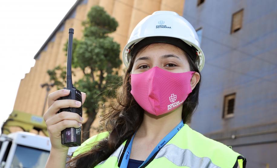 Para lembrar da importância de cuidar-se, como parte do empodeiramento delas, esta semana, a empresa pública distribuiu às quase 80 mulheres do quadro, máscaras cor de rosa, com um convite para a palestra, que encerra a ação na próxima quinta-feira, dia 29.