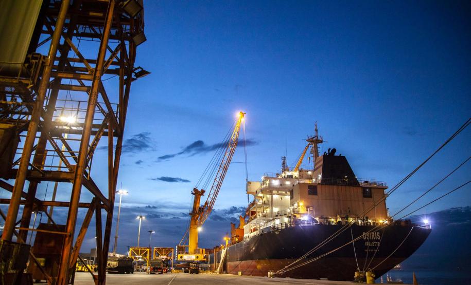 De janeiro a setembro de 2020, os portos de Paranaguá e Antonina movimentaram mais carga que nos 12 meses de 2010 e 2011. Os números de 2020 também se aproximam dos anos completos de 2012 e 2015.