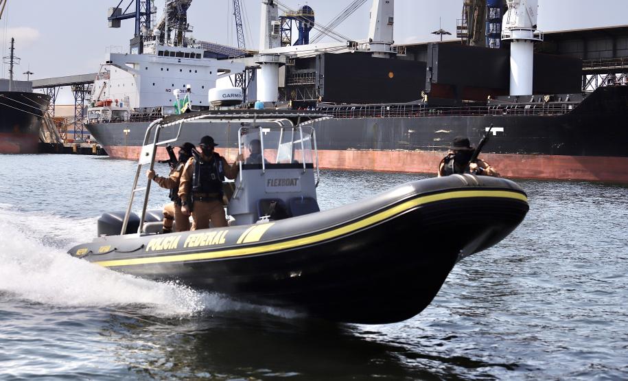 A partir desta terça-feira (13), todos os dias durante as 24 horas , equipes do Núcleo Especial de Polícia Marítima (Nepom) da Polícia Federal e da Patrulha Costeira do 9º Batalhão de Polícia Militar atuarão em turnos para coibir atividades criminosas pelo mar.
