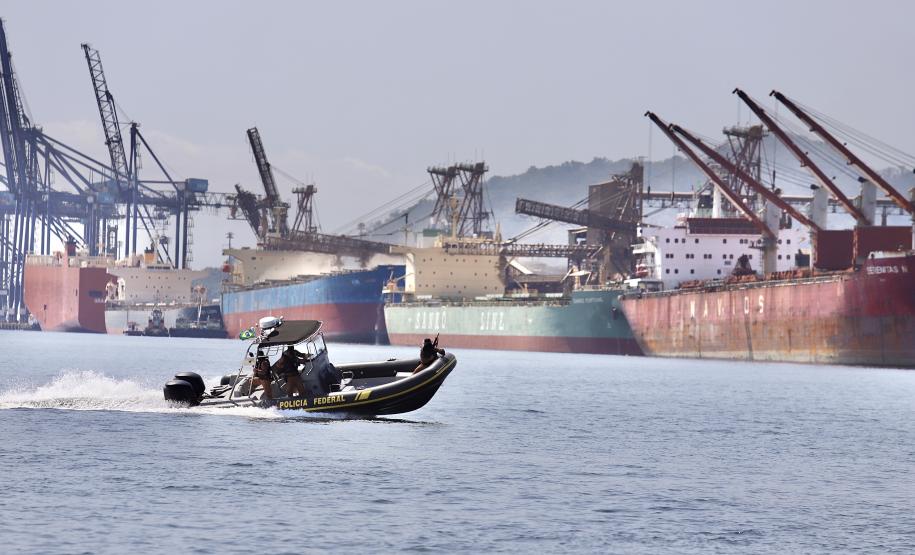 A partir desta terça-feira (13), todos os dias durante as 24 horas , equipes do Núcleo Especial de Polícia Marítima (Nepom) da Polícia Federal e da Patrulha Costeira do 9º Batalhão de Polícia Militar atuarão em turnos para coibir atividades criminosas pelo mar.