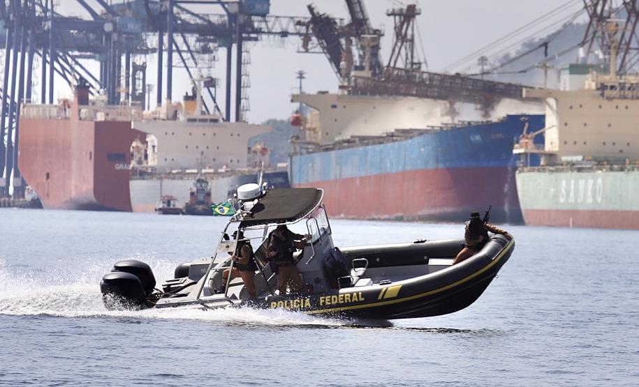 A partir desta terça-feira (13), todos os dias durante as 24 horas , equipes do Núcleo Especial de Polícia Marítima (Nepom) da Polícia Federal e da Patrulha Costeira do 9º Batalhão de Polícia Militar atuarão em turnos para coibir atividades criminosas pelo mar.