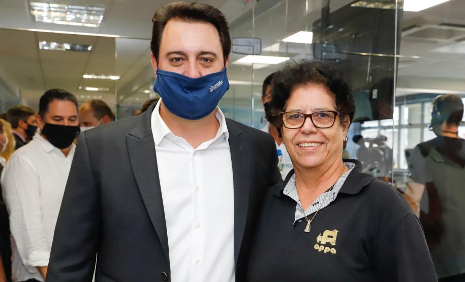 Faltando ainda um mês para acabar o ano, Paranaguá e Antonina batem recorde de 53,3 milhões de toneladas de cargas movimentadas – o maior volume da história. Ratinho Junior acompanhou a contagem regressiva e comemorou com os trabalhadores.