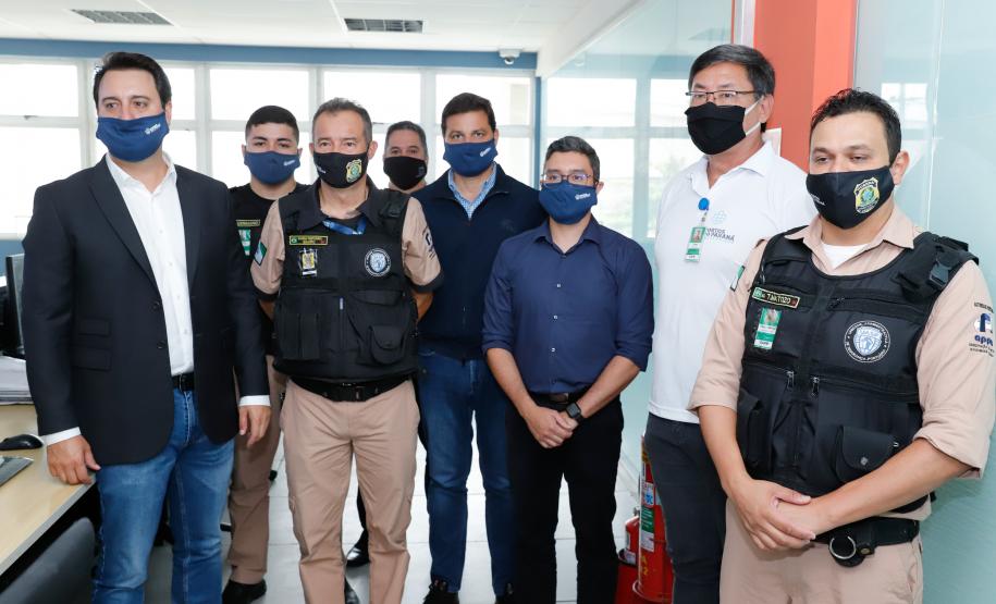 Faltando ainda um mês para acabar o ano, Paranaguá e Antonina batem recorde de 53,3 milhões de toneladas de cargas movimentadas – o maior volume da história. Ratinho Junior acompanhou a contagem regressiva e comemorou com os trabalhadores.