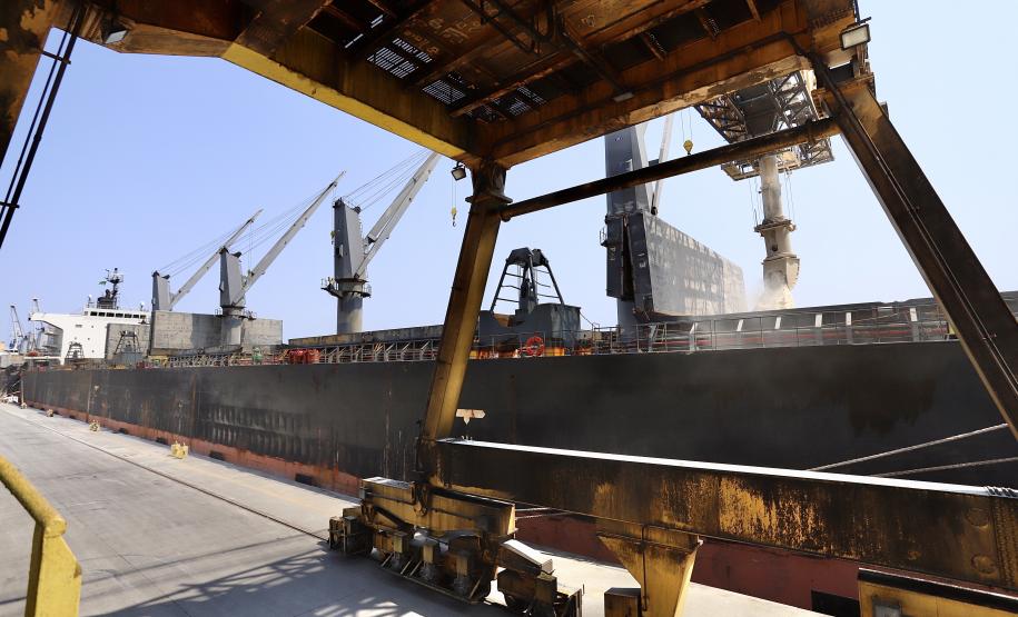 O movimento de janeiro a outubro é o equivalente a 92% do total movimentado em todo o ano passado. Com isso, o Paraná se prepara para ultrapassar o recorde histórico de 53 milhões de toneladas no ano, alcançado em 2019.