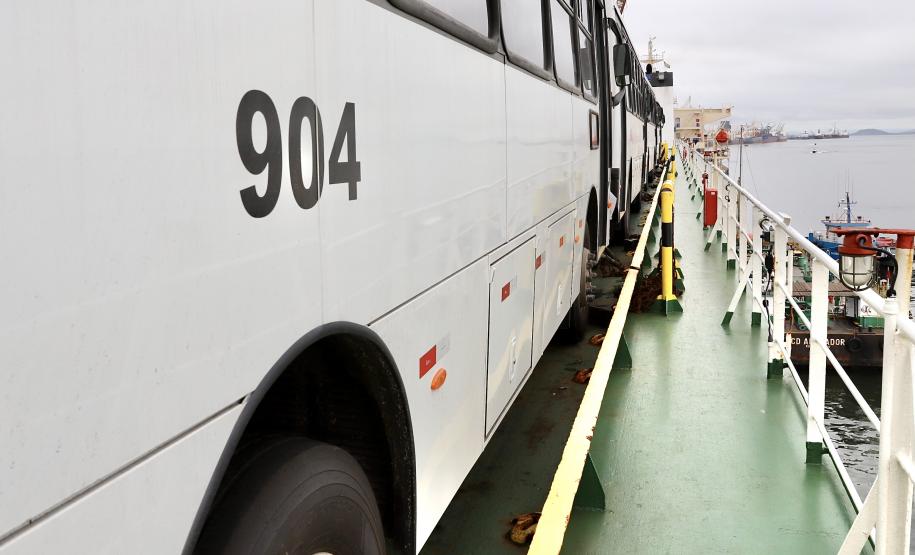 São 155 ônibus em uma única operação. Veículos de transporte coletivo serão levados para os portos de Boma, no Congo, e Luanda, em Angola. A operação é feita no cais público, pela empresa Marcon.