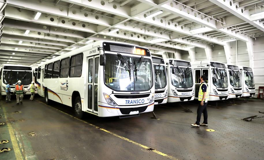 São 155 ônibus em uma única operação. Veículos de transporte coletivo serão levados para os portos de Boma, no Congo, e Luanda, em Angola. A operação é feita no cais público, pela empresa Marcon.