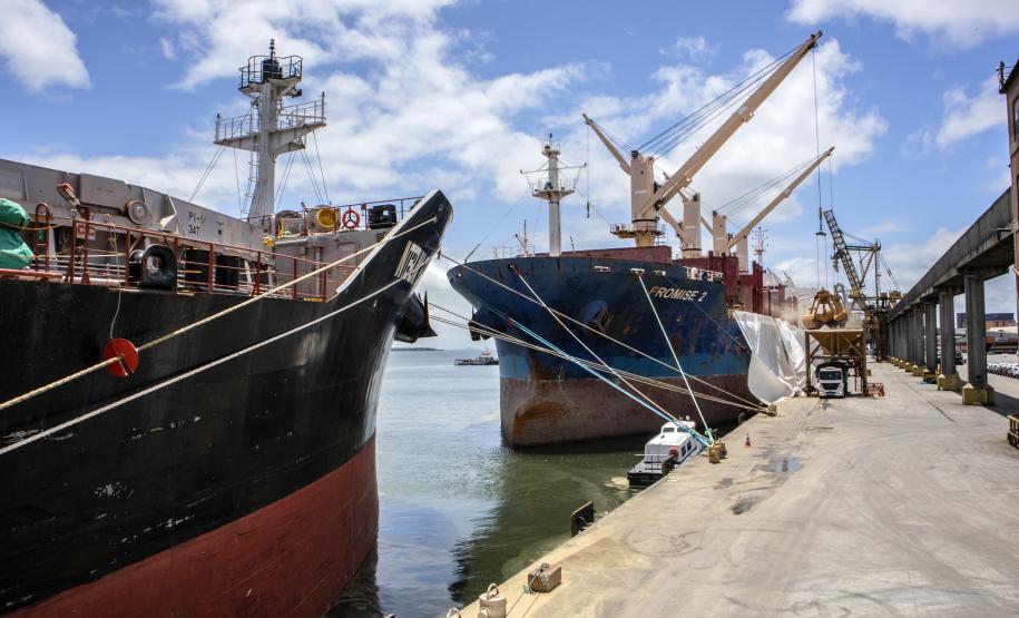 Otimização do uso do espaço de acostagem reflete positivamente em toda a comunidade portuária e agentes envolvidos nas operações. Manutenção do ritmo é possível graças aos investimentos contínuos em infraestrutura e aos esforços da comunidade e dos trabalhadores portuários.